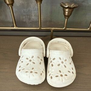 Toddler White Floral Clogs
